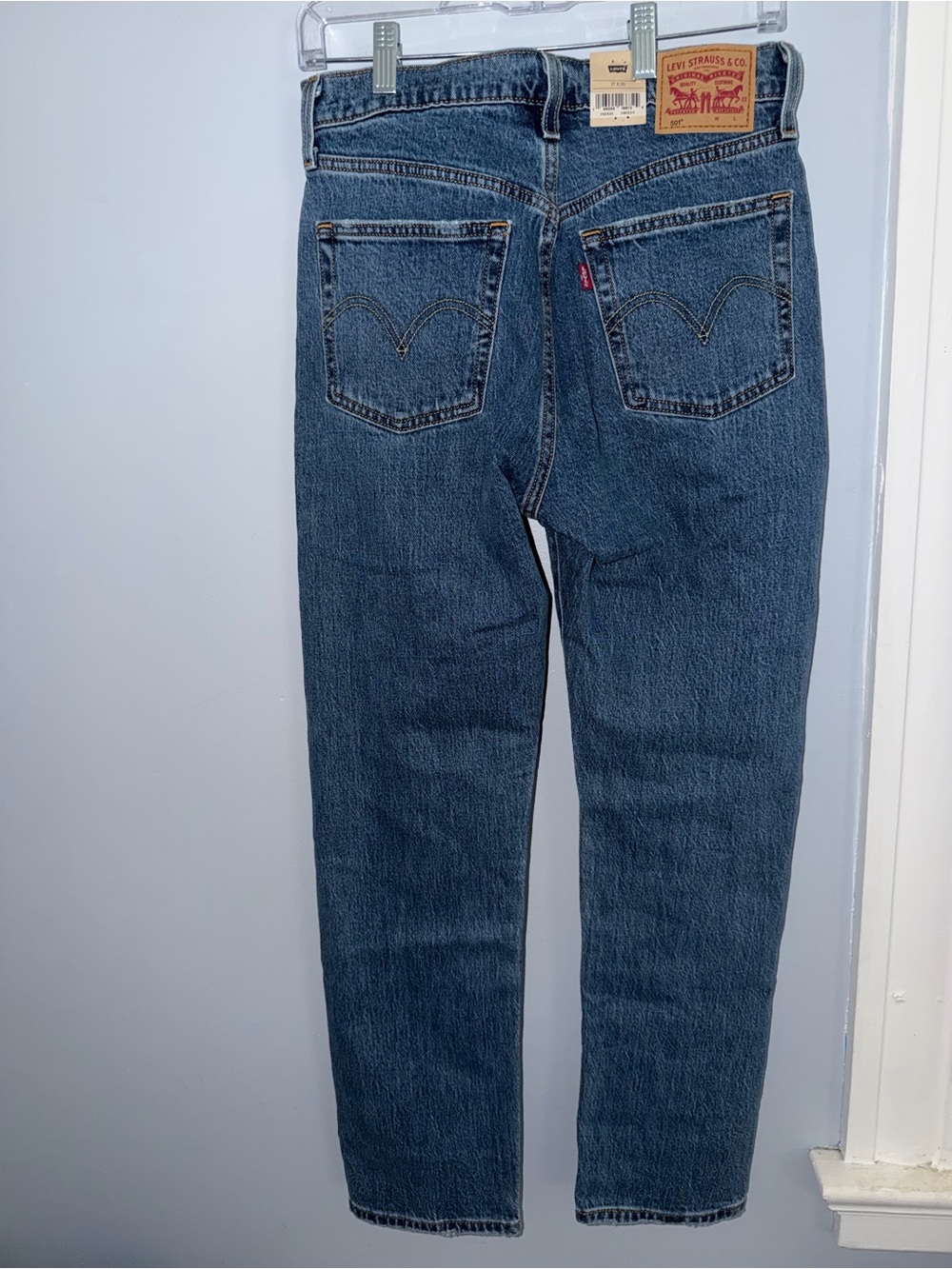 Levi’s 501 Original Women’s Jeans 27x30 Button Fly Medium Wash NWT - Picture 3 of 4